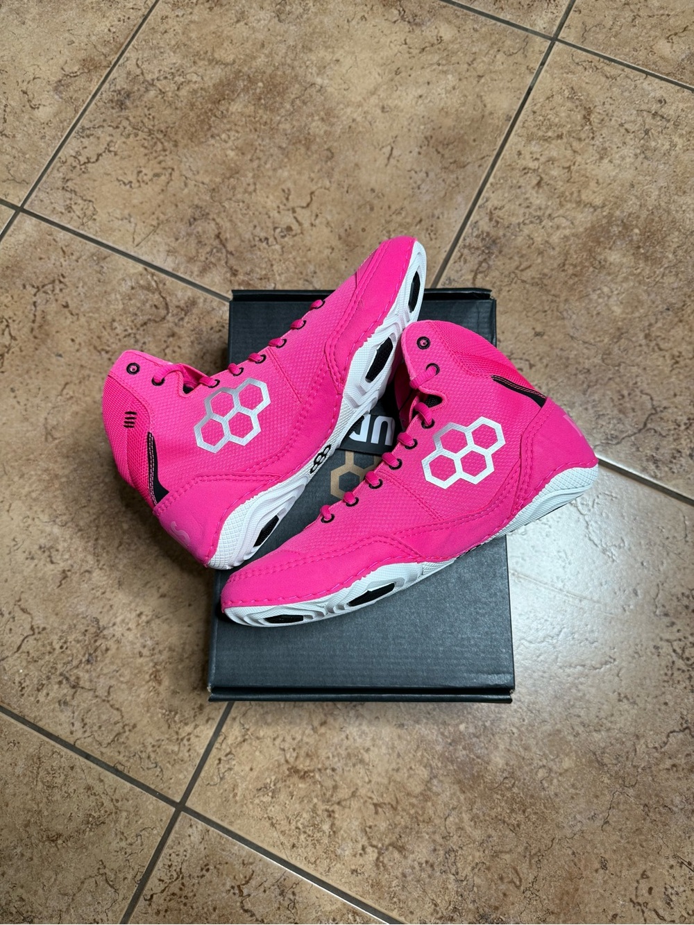 Rudis Adult Men’s Athletic Wrestling Shoes in Vibrant Pink - Picture 3 of 5